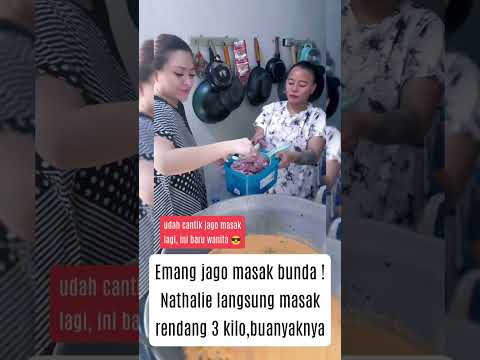 MOMEN NATHALIE MASAK RENDANG LANGSUNG 3 KILO #beritaartis #nathalieholscher #hiburan #artis