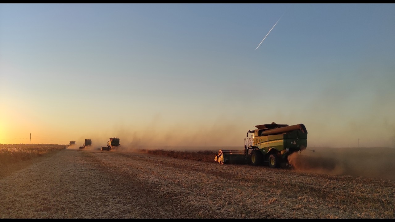 John Deere T660i сдался на СОЕ среди ХЛОПКОВЫХ зарослей - замена ремня по темноте!