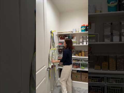 organizing pantryโจ