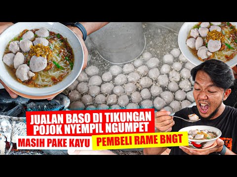 BAKSO GERBAKAN MANGKAL DI POJOK TIKUNGAN CUMA 15 RIBU LAKU SAMPE 200 PORSI SEHARI !!