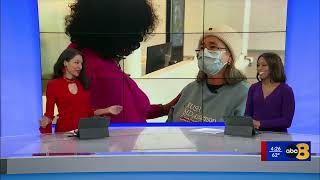 Chicago woman is a hospital cheerleader for those fighting cancer