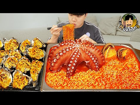 ASMR MUKBANG 직접 만든 대왕문어 해물 열라면 김밥 김치 유부초밥 먹방! RAMYEON & KIMBAP MUKBANG EATING SOUND