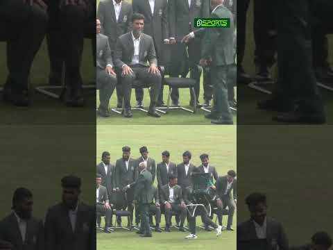 ফাহিম স্যারকে দেখে নিজের চেয়ার ছেড়ে দিলেন মুশফিক