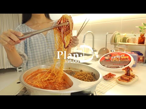 마음의 준비가 필요한 대왕 짬짜면 컵라면. 간단하게 오징어 순대 만드는 방법, 취미생활로 봉제하는 자취브이로그.