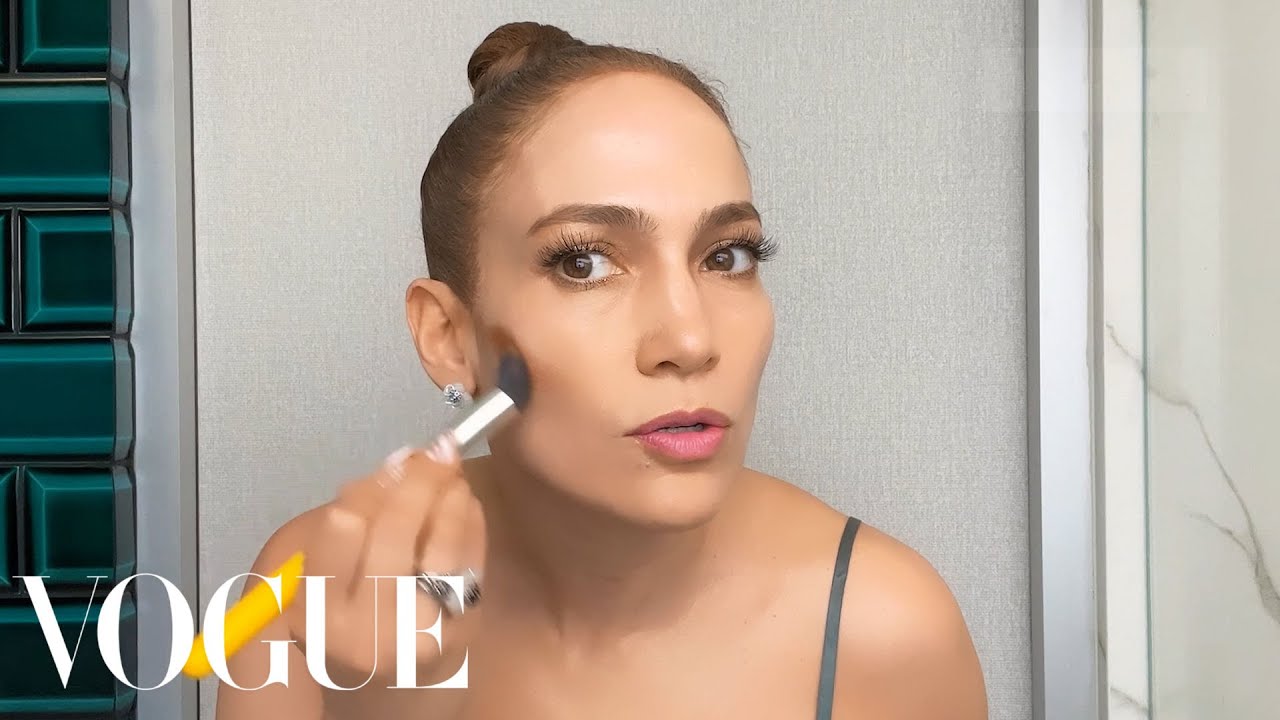 Jennifer Lopez’s Guide to Glowing Skin & Face Contour 