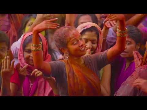 Live the colorful traditions of #BrajKiHoli at Banke Bihari Temple.