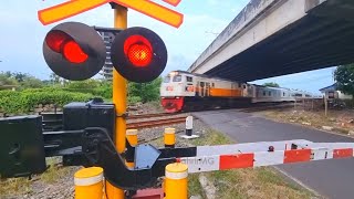 KRL Baru CRRC | Palang Baru KYOSAN | 4 Perlintasan Kereta Api | VIALIS x ALKMAAR