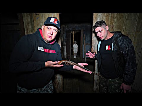 ENCONTRAMOS UMA ARMA DE GUERRA NA CASA DO MENINO FANTASMA! (Parte 3)