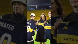 Rosalía con Trueno visitando la Bombonera