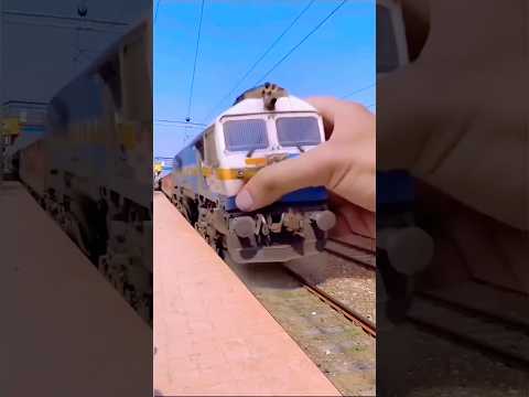 Papa ne Train Ko Khilona Bana diya 🚂🤪🤗🤣 #shorts #funnyshorts #funnyvideos