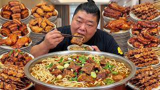 【牛肉汤】猴哥硬核早餐直接开炫！大清早胃口拉满豪华硬菜安排上，暖心牛肉汤配香糯猪头肉吃得超满足！【胖猴仔】