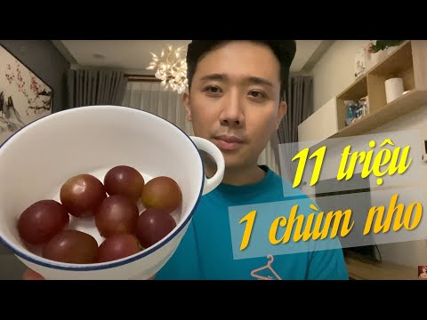 Trấn Thành review chùm nho Ruby Roman 11 triệu đồng và chùm nho Mẫu Đơn 2tr9 của Nhật