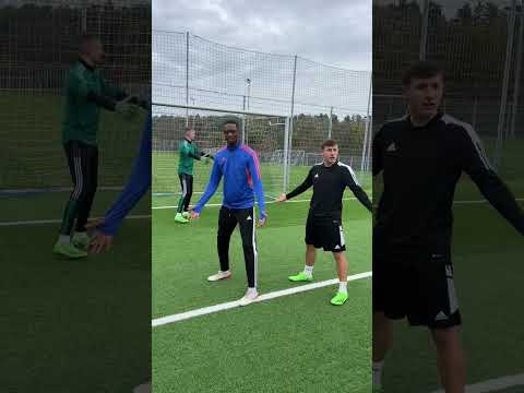 Verschiedene Spieler bei Ecken 😂⚽️ Was macht ihr bei Ecken? #shorts#fussball#comedy