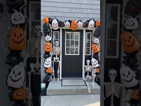 DIY Pumpkin Arch 🎃💀 Shop on my LTK, link in bio #pumpkins #halloween #halloweendecor #diy #decor