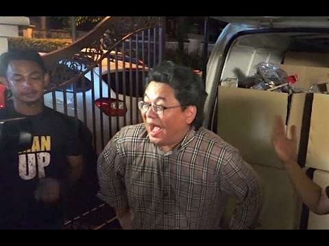 Wife pranks husband (stealing lifetime collection of STAR WARS toys) - Maxmantv Rogue One