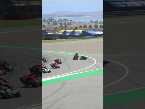 Marquez keeps his opponent away from the finish line