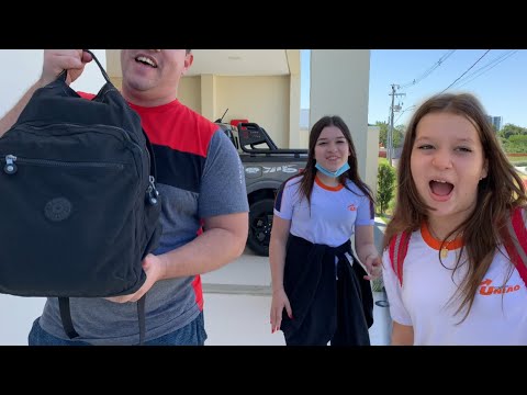 MEU PAI REVISTOU MINHA MOCHILA VOLTANDO DA ESCOLA -  O que ele encontrou na minha mochila escolar