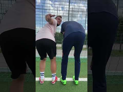🍑Bolzen mit kurzer Hose be like 😂⚽️ #shorts#fussball#comedy