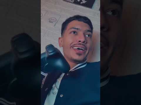 صحبه علي قد حاله ف هو بيحاول يخفف عنه الاحراج دا❤️