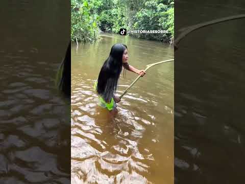Como os índios pescam na floresta #indígenas #pesca