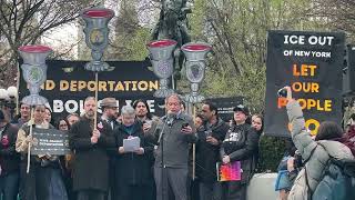 Brad Lander speaks at JFREJ Seder in Union Square (tequila minsky)