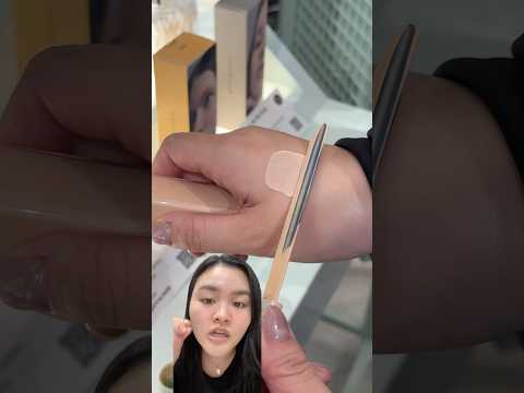 Inbuilt makeup spatula?! #kbeauty #koreanmakeup #entropymakeup #makeupspatula