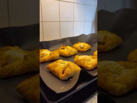 മുട്ട പഫ്സിനും ഉണ്ടൊരു കഥ 😍#eggpuffrecipe #eggpuffs #yummy