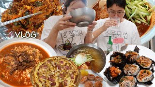 [야채곱창편] 대충 먹는 법이 없네...🌶️먹방브이로그 (냉면 3번, 황금올리브, 엽기 닭발, 투다리 김치우동, 훈제오리 미나리,소고기라면, 도미노 피자, 고수 무생채)