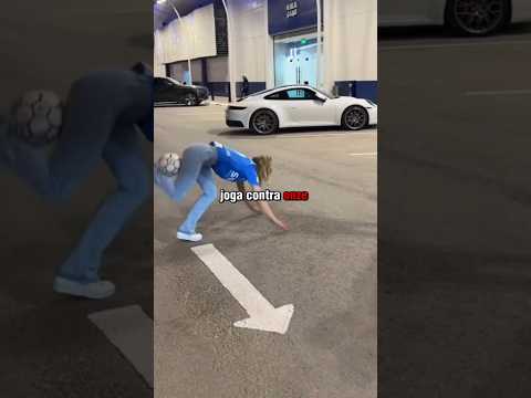 Neymar jogou futebol contra 11 mulheres