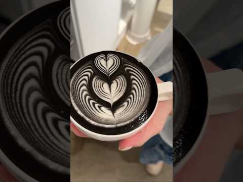 Black Tulips 🌷🖤#latteart #latte #coffee #barista #taipei #cafe #拉花 #台北