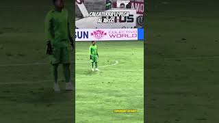 Campos sintió el gran poder de calcaterra #futbolperuano #futbol #ydaleu #universitariodedeportes