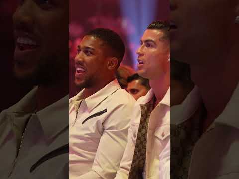 CR7 ๐ค AJ. Ringside seats and having a great time!