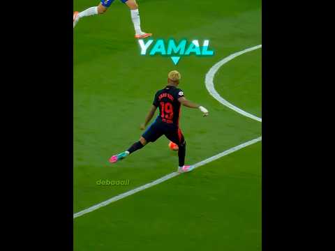Pedri Teaches Yamal How To Score 😍