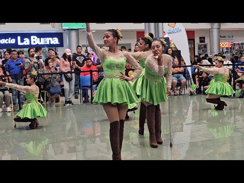 Cachiporristas de PELLICER MARCHING BAND ✨ Competencia de Cachiporras Plaza Merliot 2024 💃