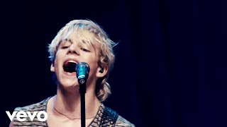 R5 ft. The Vamps (Live In London) – Counting Stars