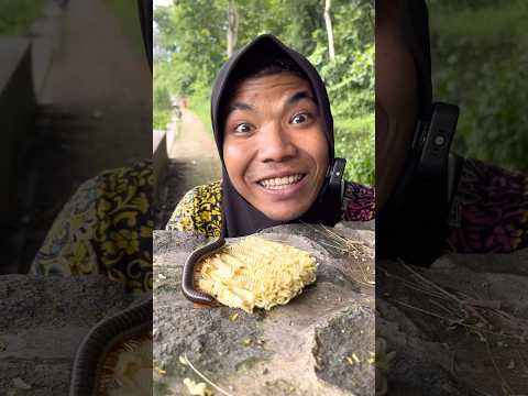 Survival Skill : centipede noodles boiled🪱