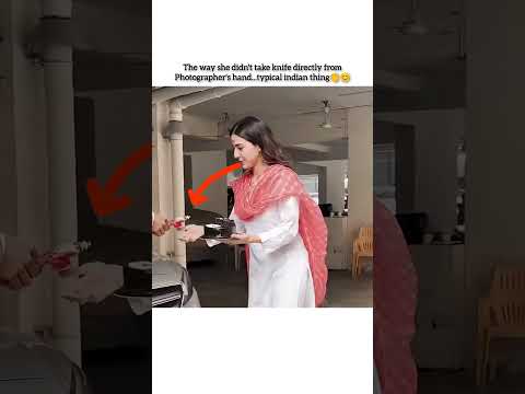 She didn't take knife directly😊❤️ #saraalikhan #shortsfeed #khushinbollywood #explore