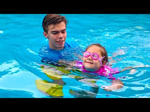 Mia aprendeu a nadar na piscina, nova história para crianças | Nastya Artem Mia