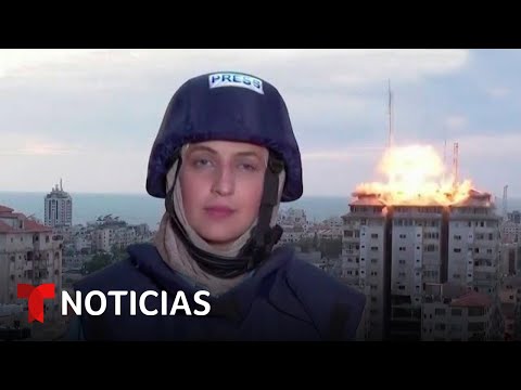 Transmitía en vivo cuando un misil cayó a su espalda | Noticias Telemundo