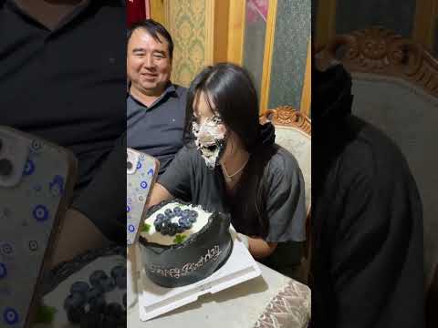 take photo with my birthday cake #birthaday #birthaycake #birthdaygift