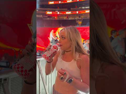 Liv Morgan tries Pizza PRIME!! #drinkprime #livmorgan #loganpaul #wwe #ksi #prime #lunchly #shorts