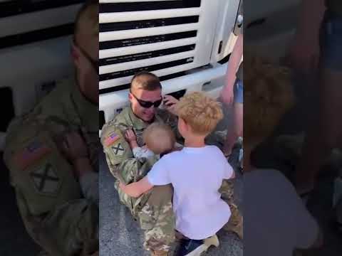 Soldier bursts into tears with children in his arms again | Militarykind #Shorts