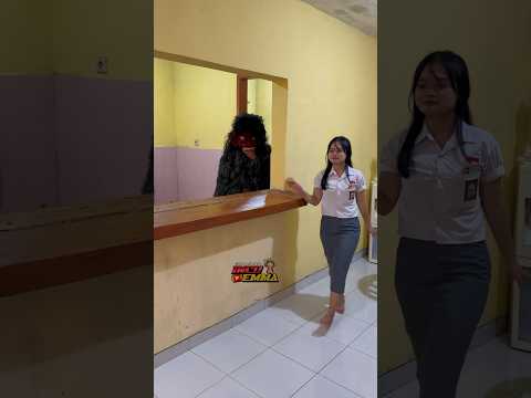 Cwe cantik di prank GRANDONG berubah jadi Bapak nya sendiri di kira cermin