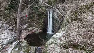 Cascada Fecioara Maria (Taul Verde) – frumusețea ascunsă lângă Băile Herculane