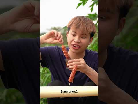 Thử xúc xích chấm ngập nước tương + cơm mẻ + sa tế + samyang x2 + tương ớt #shorts