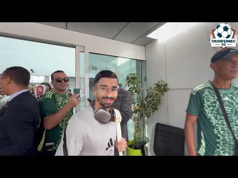 شاهد وصول المنتخب الجزائري إلى مطار الدار البيضاء المغرب تحسبا لمباراة تصفيات المونديال ضد غينيا