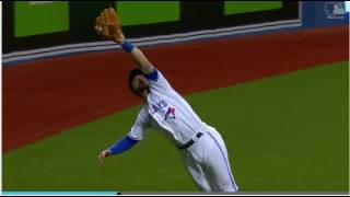 Kevin Pillar makes an Incredible Superman Leaping Catch