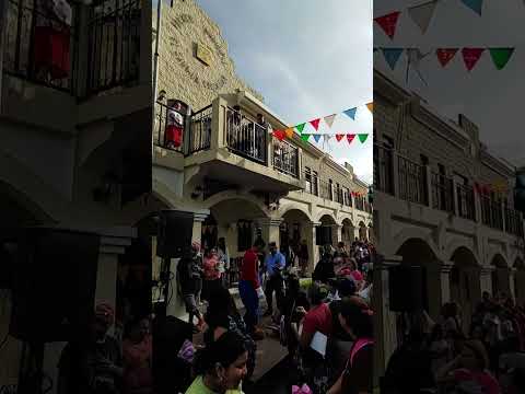 tirando juguetes a la garduña en el carmen cuscatlan