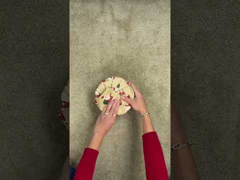 How to gift wrap a round box #wrappinggifts #giftwrapping
