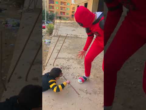 ديدبول مش عايز ينقذ طفل هيقع من  😱